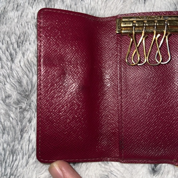 Men’s Or Women’s Louis Vuitton Key Carrier with Rare Red Interior! Super clean! - Picture 9 of 13
